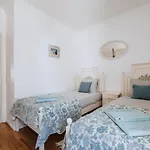 Apartment Bc House -